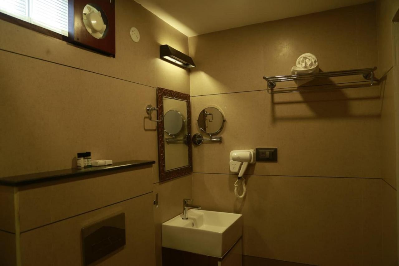 Casa Orchid Hotel Alappuzha Buitenkant foto