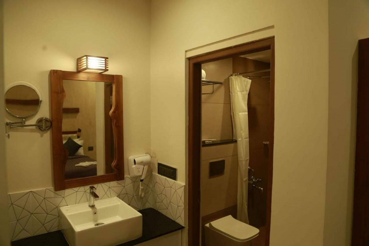 Casa Orchid Hotel Alappuzha Buitenkant foto