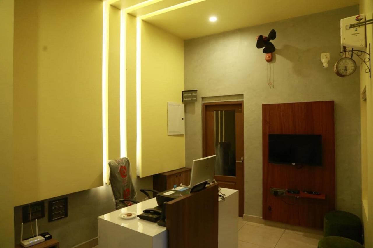 Casa Orchid Hotel Alappuzha Buitenkant foto